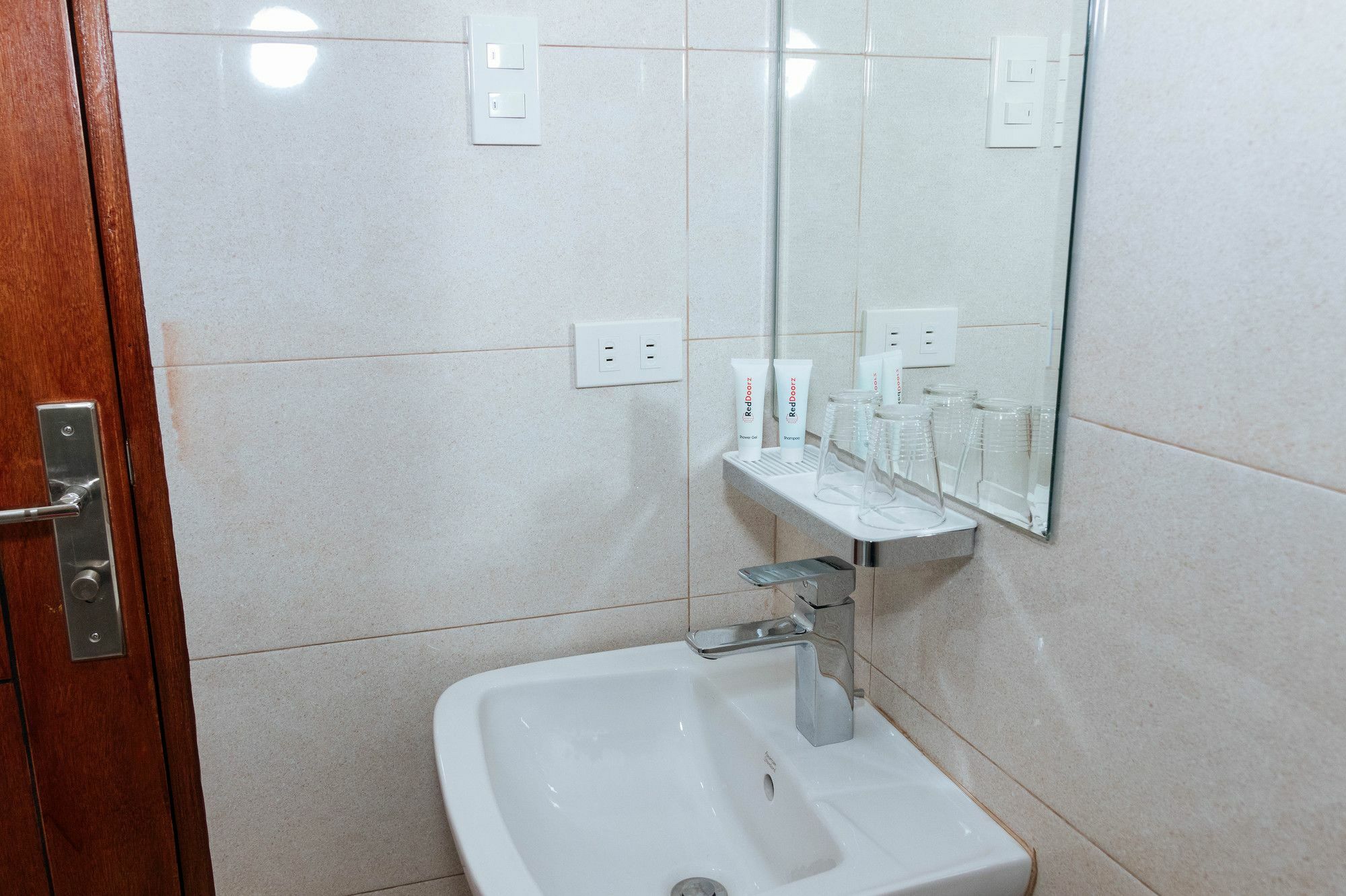 Reddoorz Premium @ Sampaloc Makati Otel Makati City Dış mekan fotoğraf